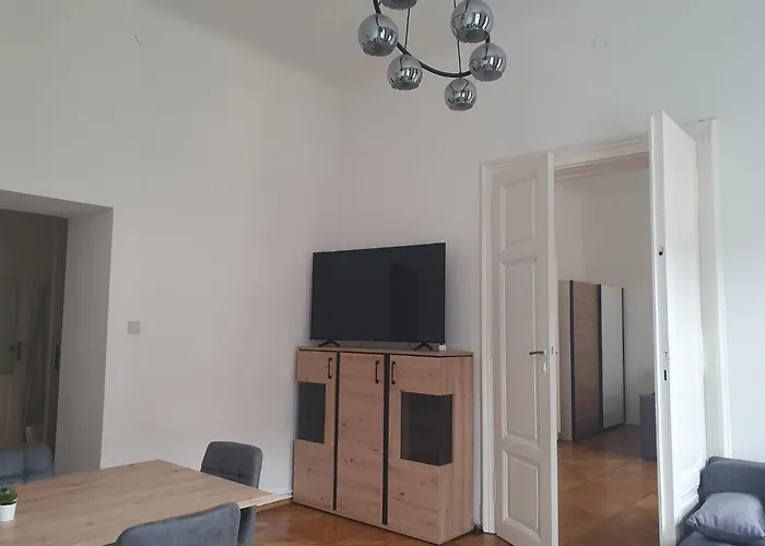 Center * Γκρατς