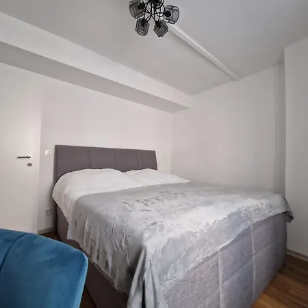 Center Apartment *
