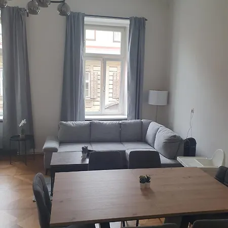 Center Apartment *
